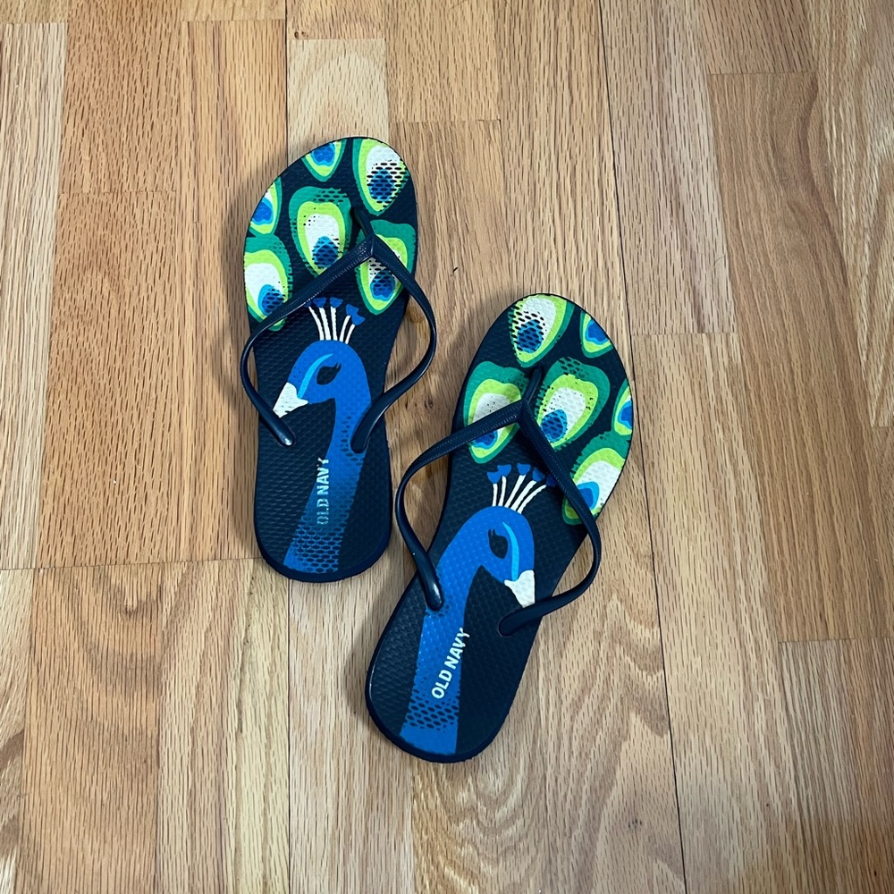 Old Navy flip flops 8